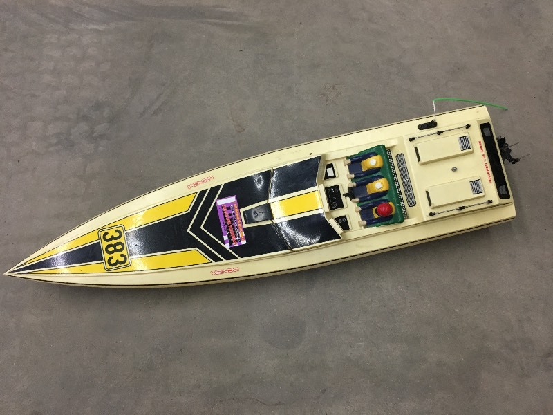 lot 25 image: Jet Stream 800 30 Powered Race Boa...
