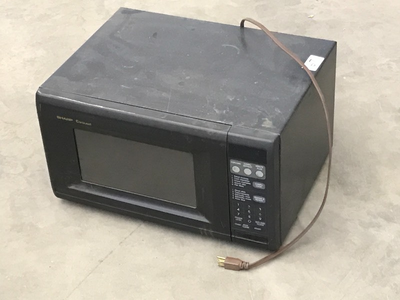 lot 67 image: Charp Carousel Microwave ...