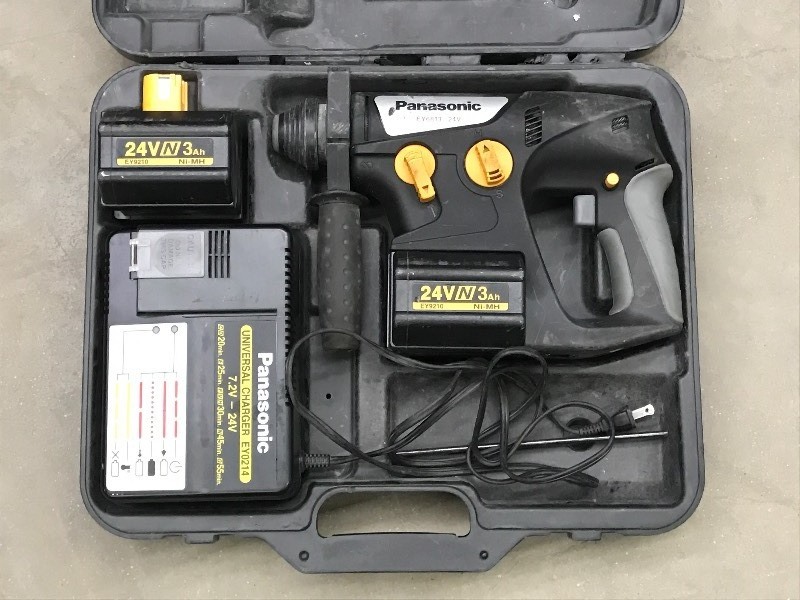 lot 73 image: Panasonic EY6813 24Volt Rotary Hamm...