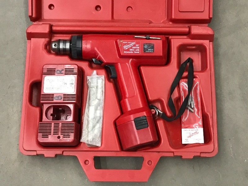 lot 80 image: Milwaukee 38 DriverDrill With Ad...