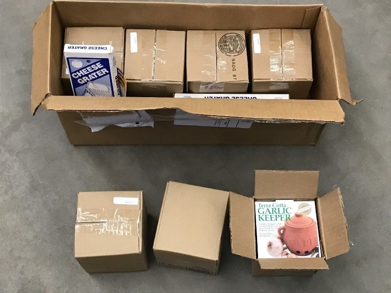 lot 101 image: Case Of New Terra Cotta Garlic Keep...