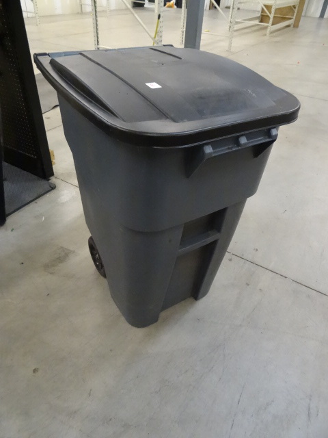 Garbage can