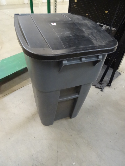 Garbage can