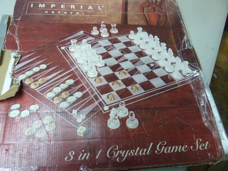 lot 4 image: Imperial Crystal Chess Set