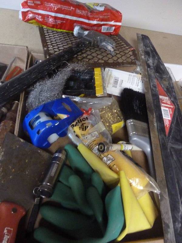 lot 8 image: Handy Man Lot