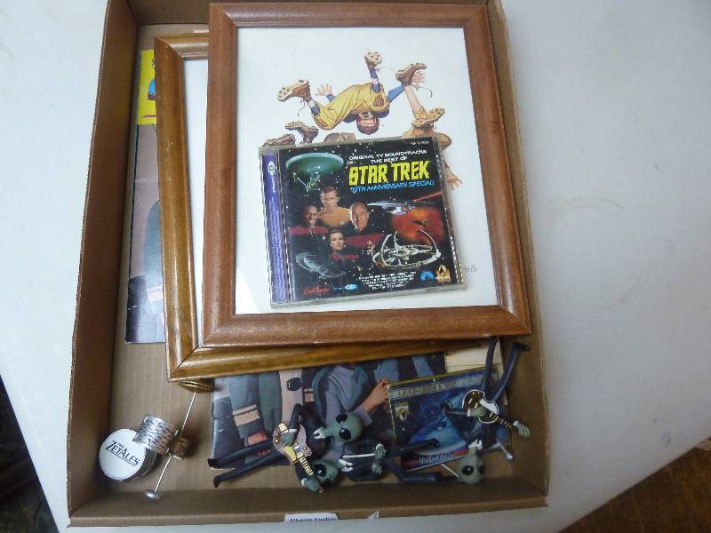 lot 14 image: Collectible Lot