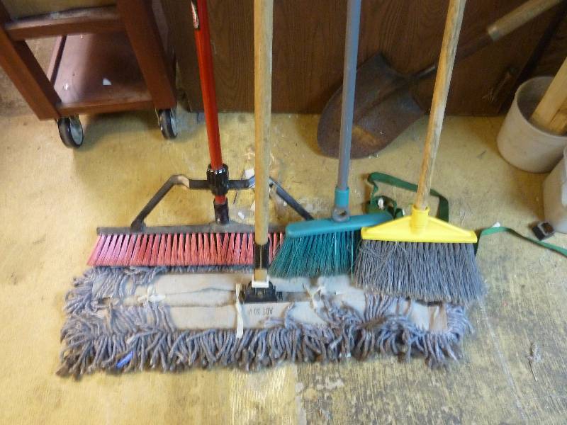 lot 17 image: Cleaning Lot