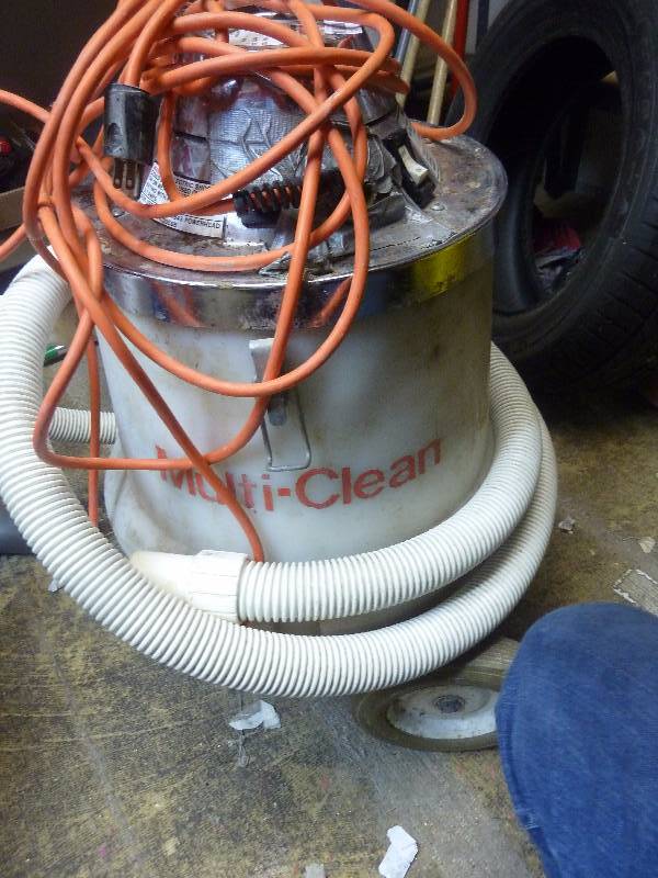 lot 21 image: Hako Minuteman 85 WetDry Vac
