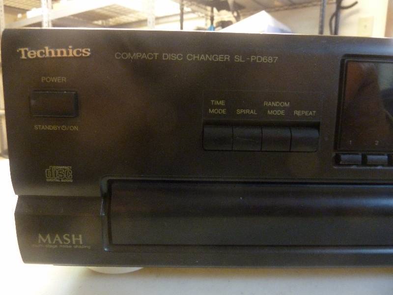 lot 67 image: Technics 5 Disc CD Player