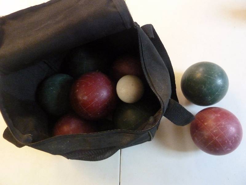 lot 74 image: Bocce Ball Set