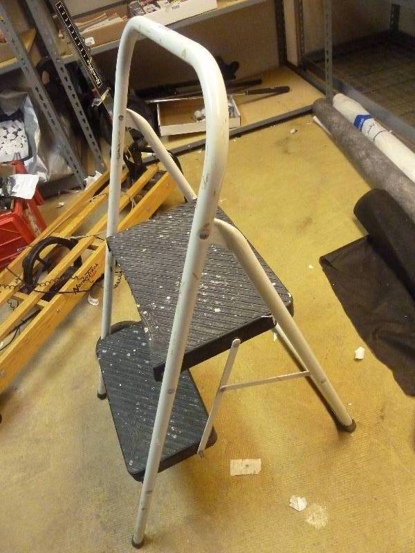 lot 80 image: Folding Step Stool