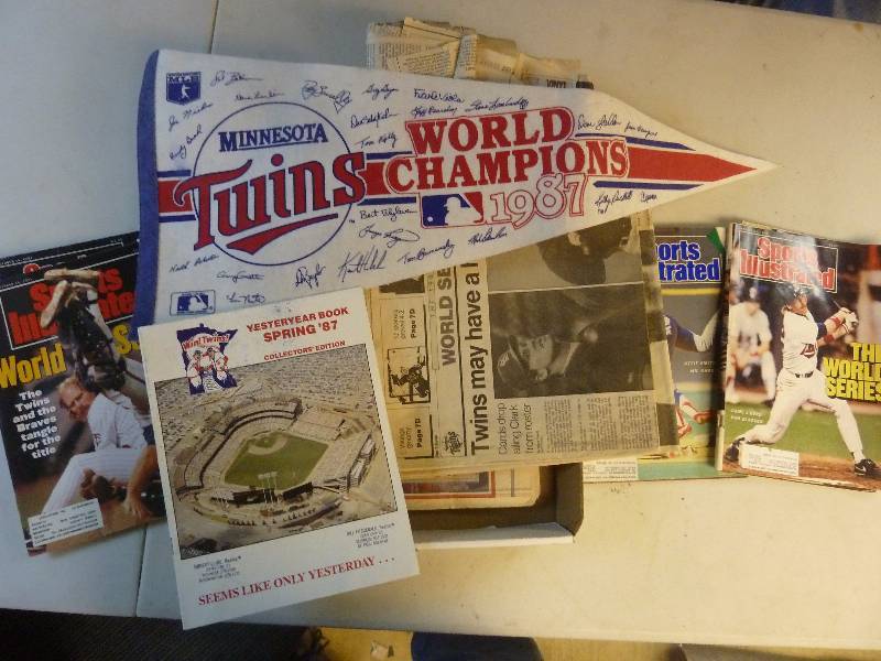 lot 130 image: Minnesota Twins Collectibles