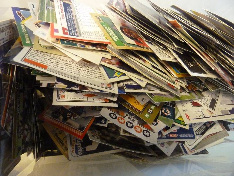 lot 131 image: Large Lot of Sports Trading Cards