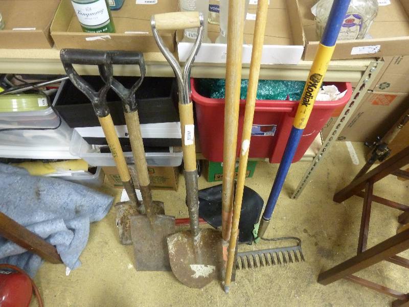 lot 147 image: Yard Tools