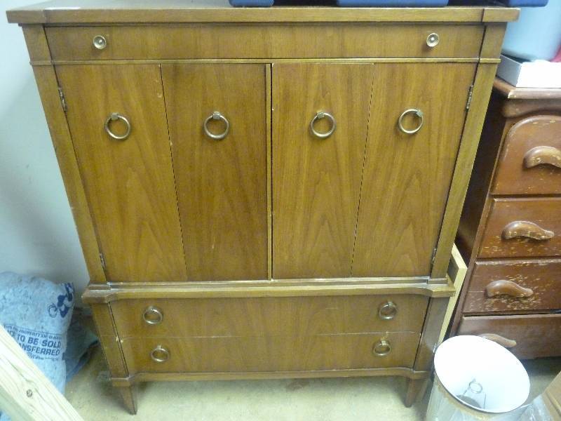 lot 153 image: Vintage Dresser