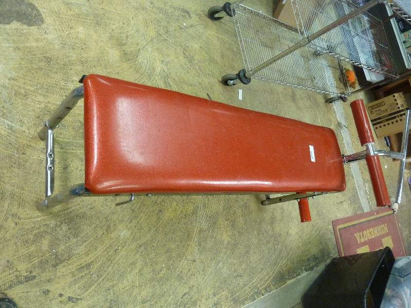 lot 164 image: Golds Gym Workout Bench