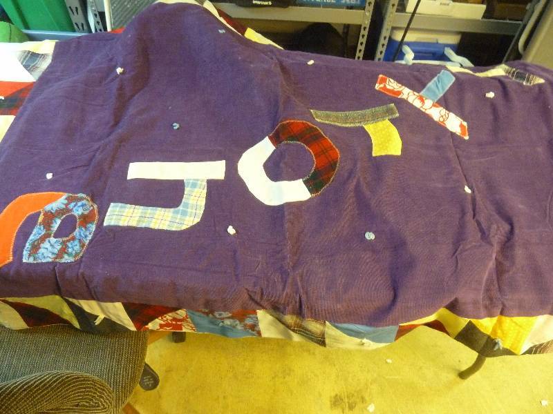 lot 115 image: Handmade Quilt