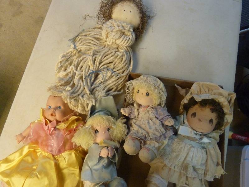 lot 121 image: Vintage Dolls