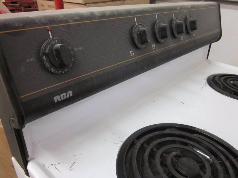 lot 21 image: RCA Electric Stove