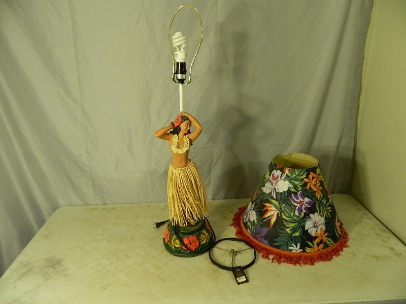 lot 10 image: Large Hawaiian Lamp