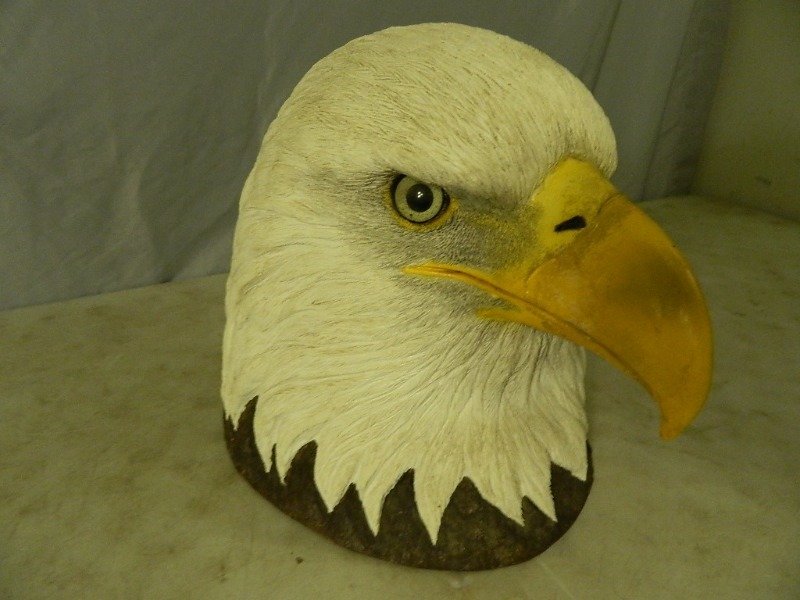 lot 12 image: Sandra Brue Eagle Statue