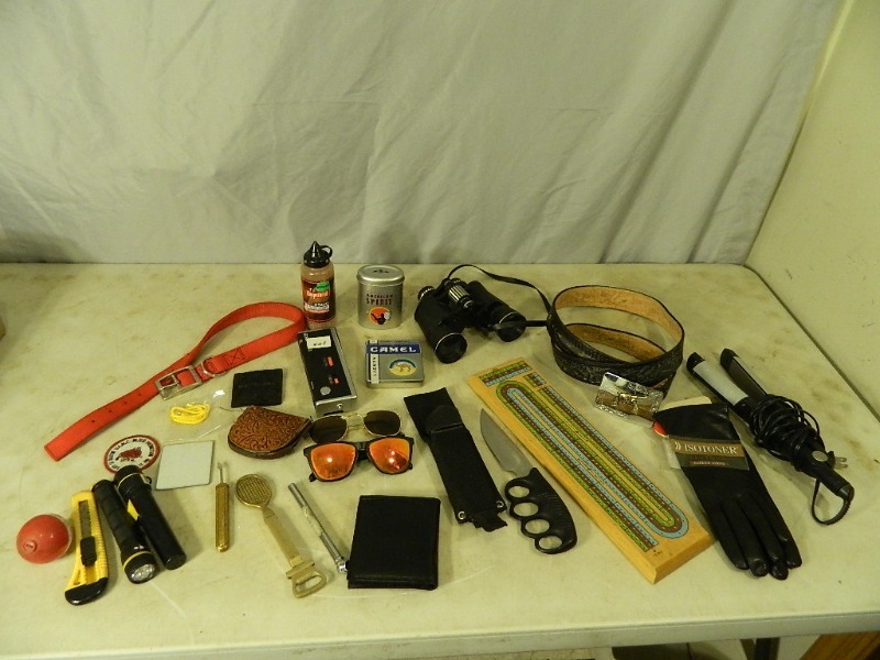 lot 26 image: Knife, Collectibles, Cool Stuff, Etc