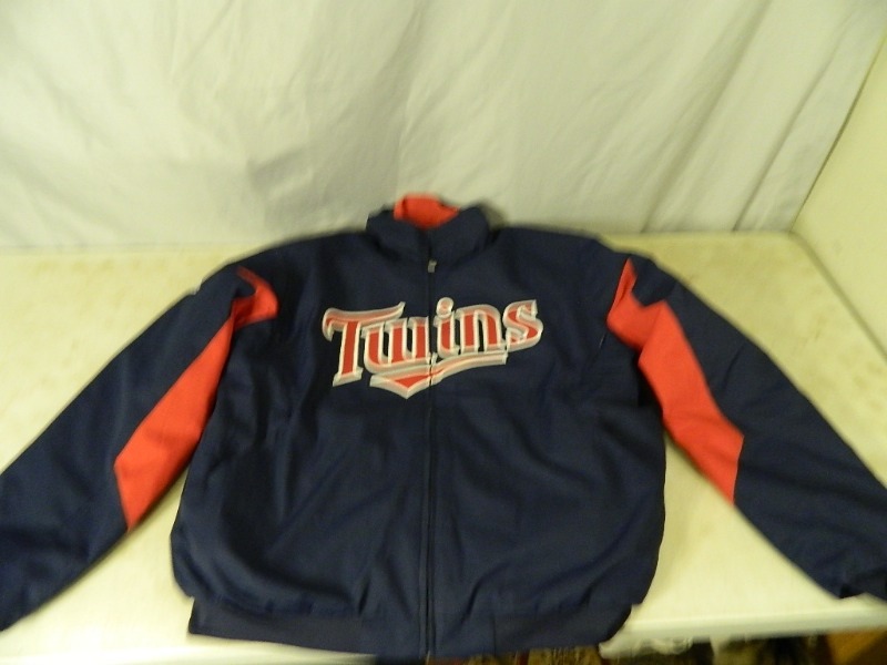 lot 32 image: Minnnesota Twins Jacket