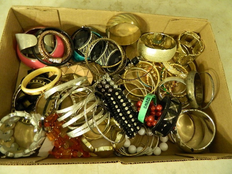 lot 33 image: Bracelets and Bangles