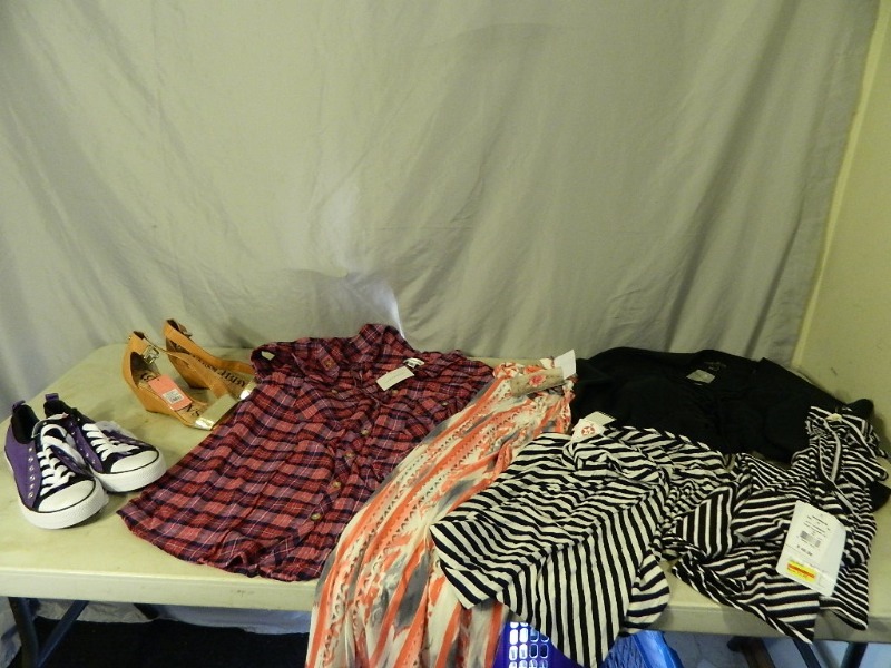 lot 100 image: New Womens Shoes and Clothing