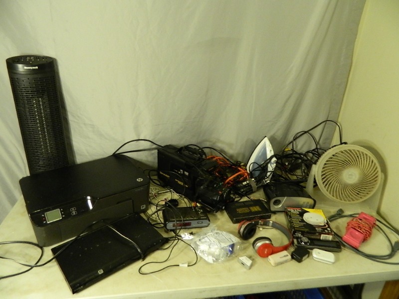 lot 126 image: Assorted Electronics