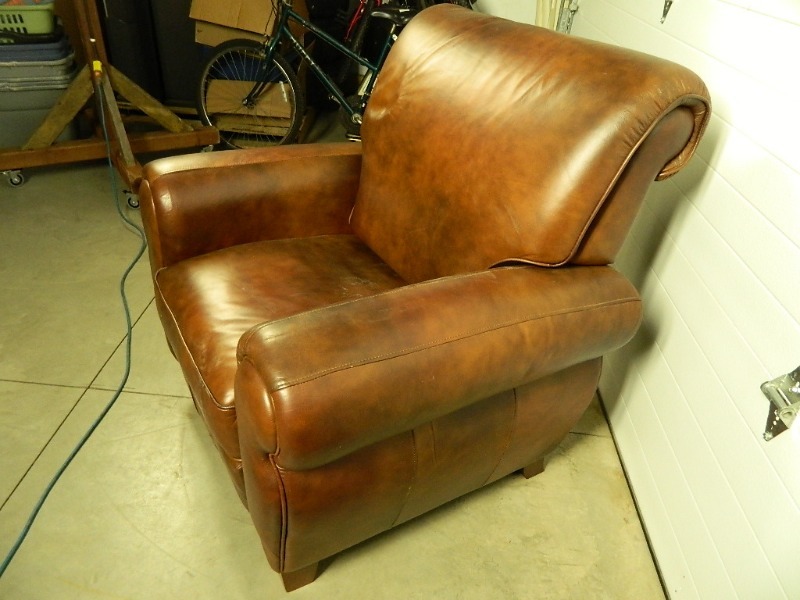 lot 8 image: Woodworth Leather Recliner