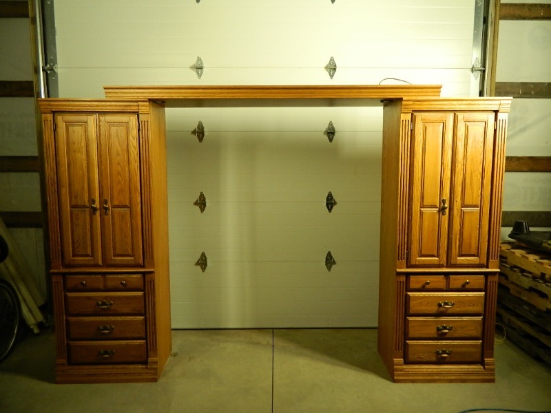 lot 143 image: Palliser Entertainment Set