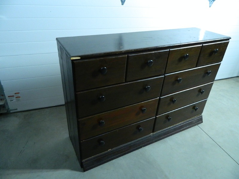 lot 145 image: 10 Drawer Dresser