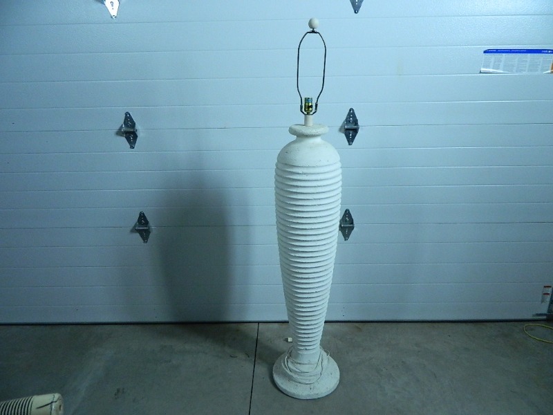 lot 147 image: Large Floor Lamp