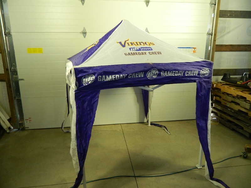 lot 58 image: 5 x 5 Vikings Pop Up Tent