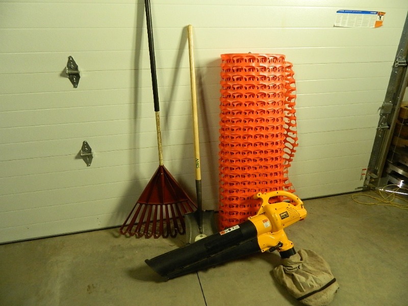 lot 155 image: Snow Fence, Lawn Tools, Lawn Vac
