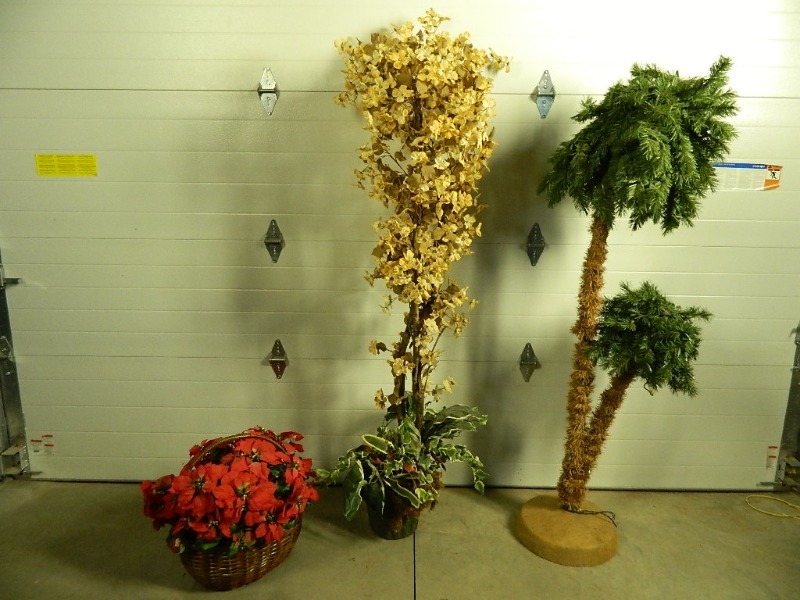 lot 156 image: Artificial Plants