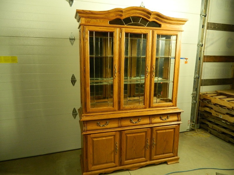 lot 146 image: Becker Furniture Buffet  Hutch