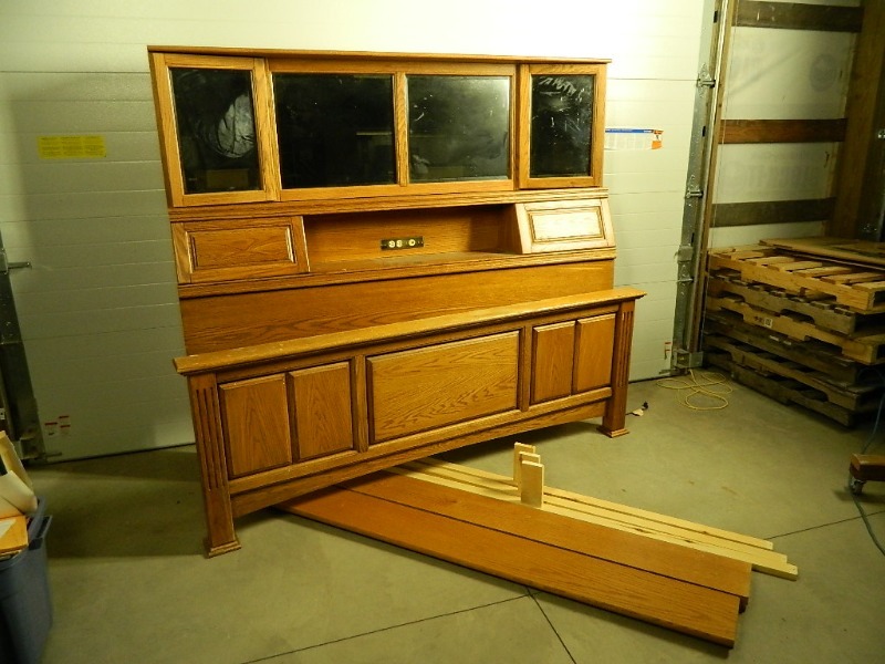 lot 165 image: Palliser King Size Bed