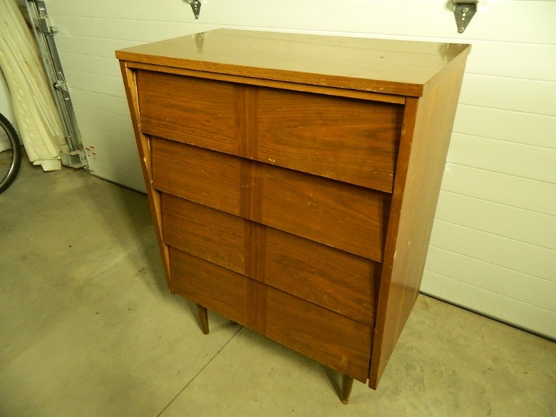 lot 168 image: 4 Drawer Dresser