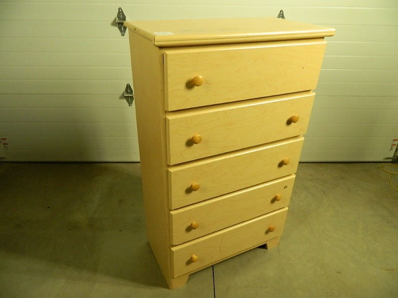 lot 169 image: 5 Drawer Dresser