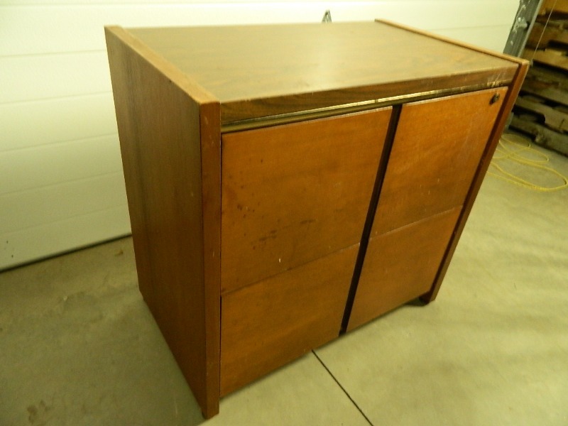 lot 187 image: Kimball 2 Drawer File Cabinet