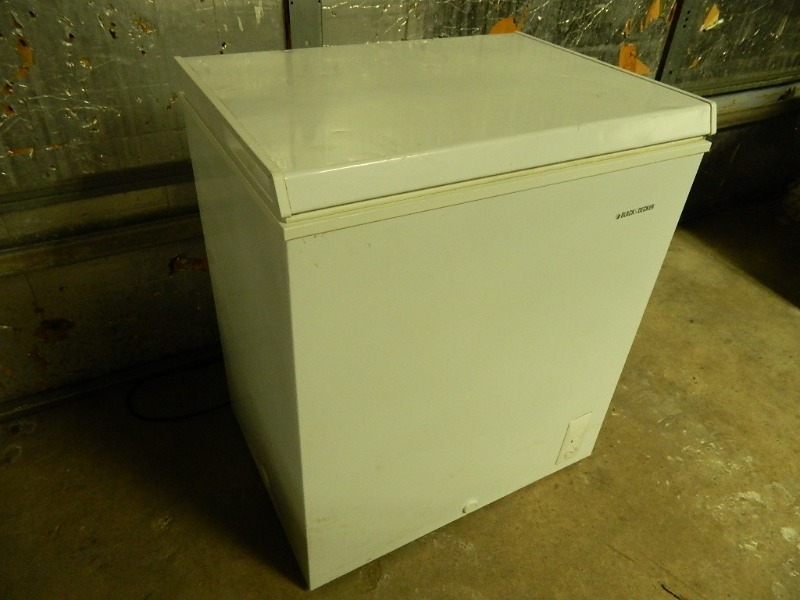 lot 188 image: Black and Decker Reach In Freezer