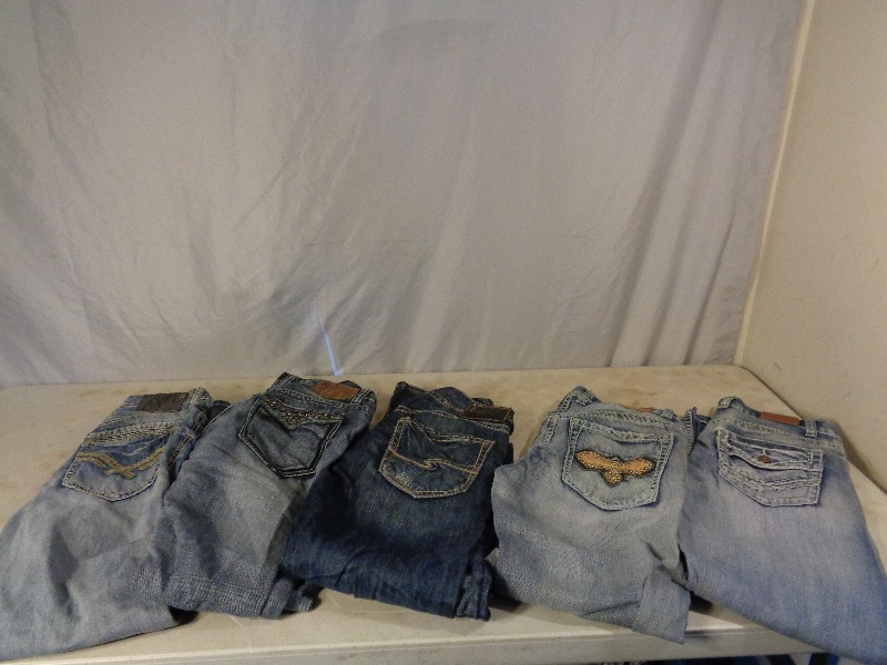lot 211 image: 5 Pairs of Mens  Boys Jeans