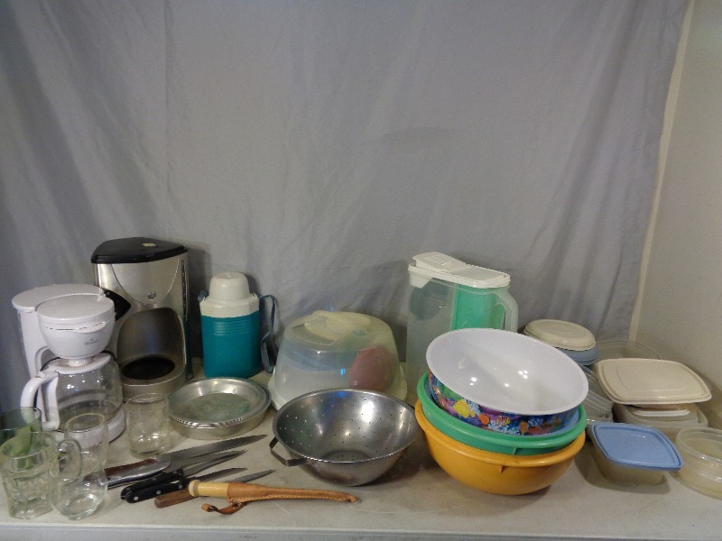 lot 216 image: Kitchen Items