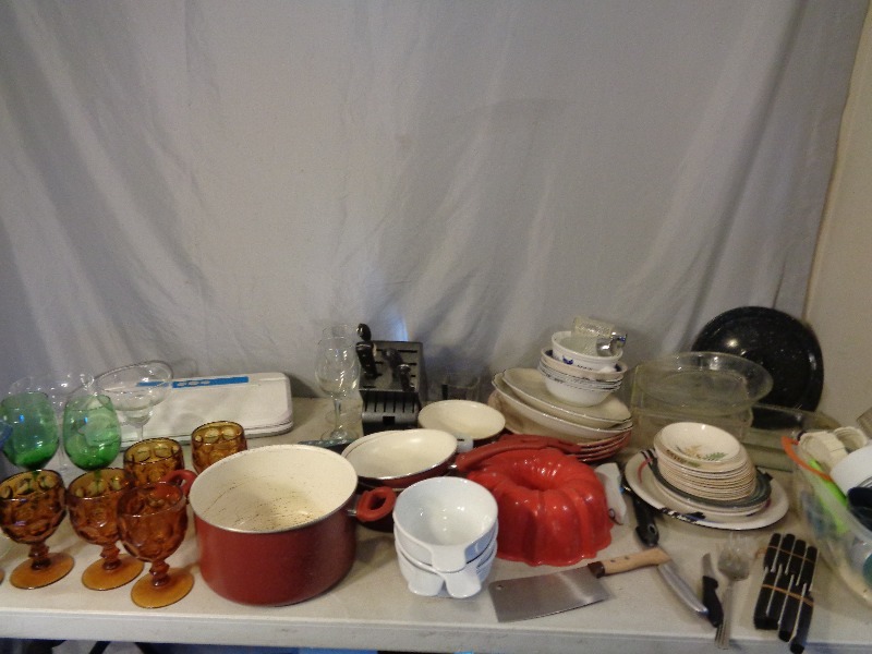 lot 230 image: Ziploc Vac and Seal System, Pots, Pans, Knives, and More