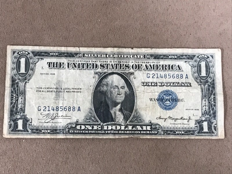 lot 14 image: 1935 Series U.S. $1 Silver Certific...