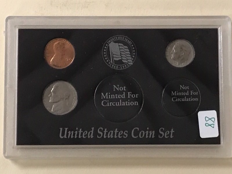 lot 88 image: 1975 Uncirculated U.S. Mint Set, Ca...