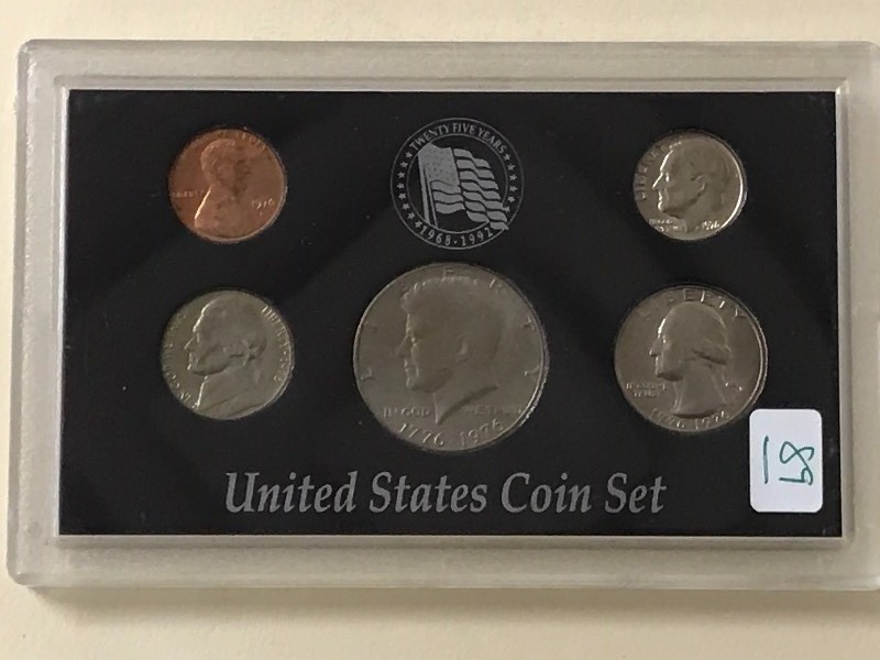 lot 89 image: 1976 Uncirculated U.S. Mint Set, Ca...
