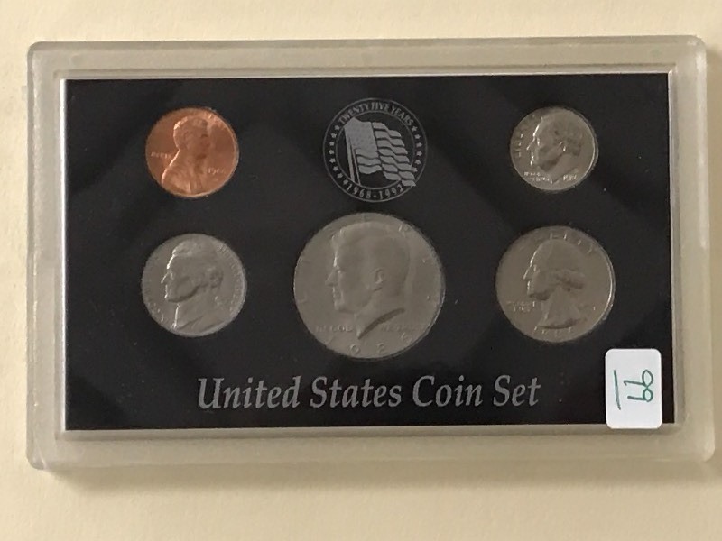 lot 99 image: 1986 Uncirculated U.S. Mint Set, Ca...